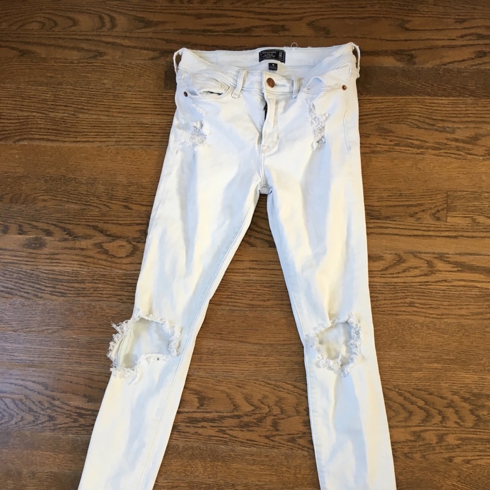 Size 00 white Abercrombie ripped skinny jeans
